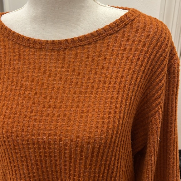 COZY RUFFLE SLEEVE FREE PEOPLE INSPIRED SWEATER - SIZE SMALL - Picture 4 of 6